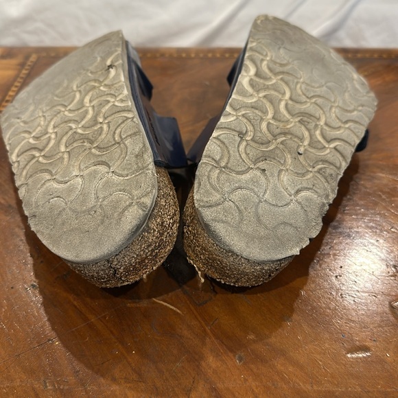 Bright blue leather and pleather Birkenstocks - Picture 4 of 4